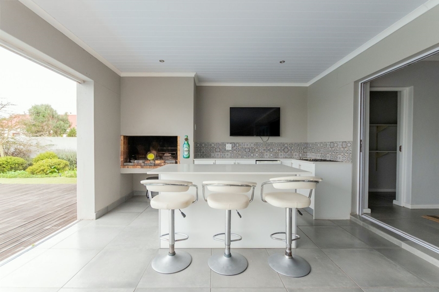 4 Bedroom Property for Sale in Myburgh Park Western Cape